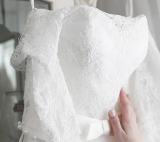 Structured bodices for a perfect fit